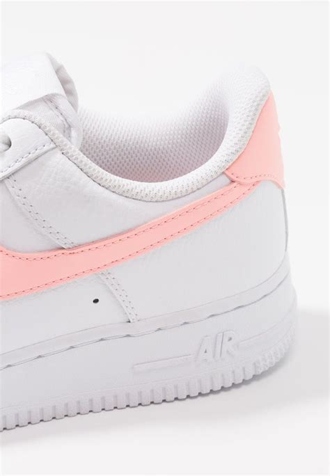 licht roze nike schoenen|nike roze schoenen.